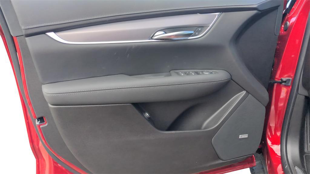 used 2023 Cadillac XT5 car, priced at $24,891