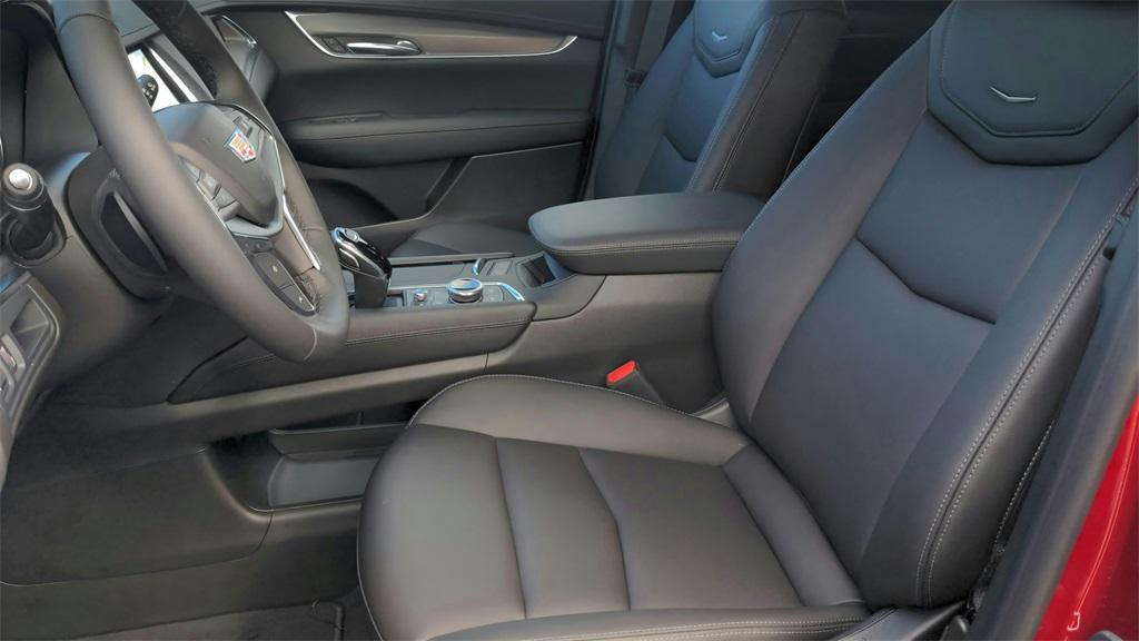 used 2023 Cadillac XT5 car, priced at $24,891