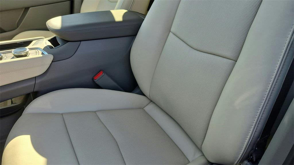 new 2026 Cadillac XT5 car, priced at $60,315