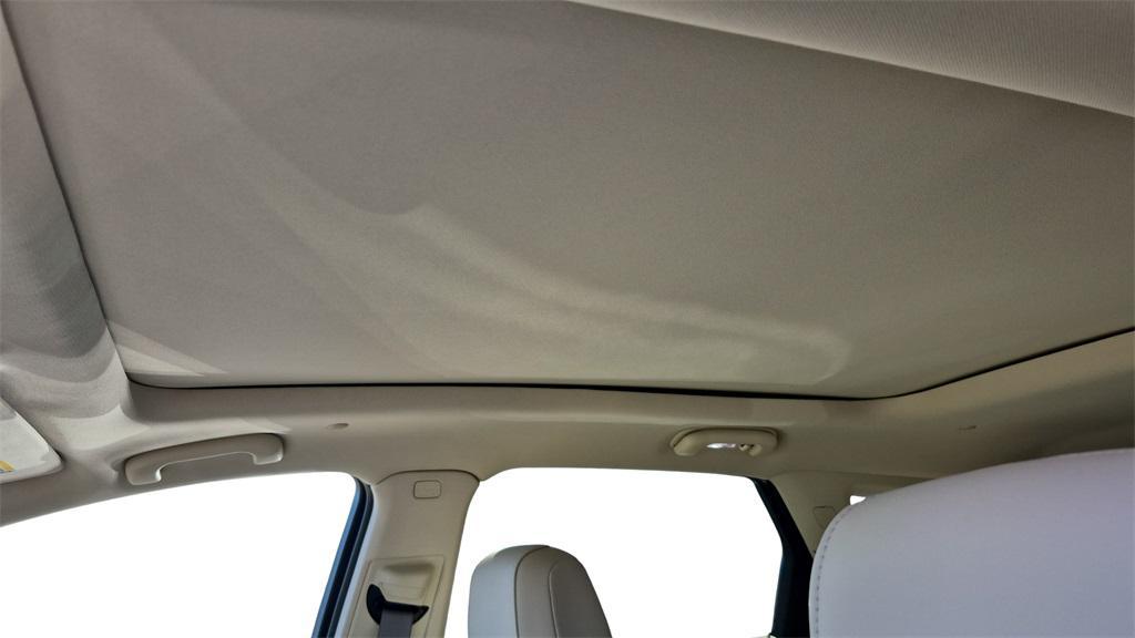 new 2026 Cadillac XT5 car, priced at $60,315