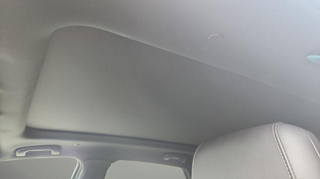 used 2022 Cadillac XT5 car, priced at $33,500