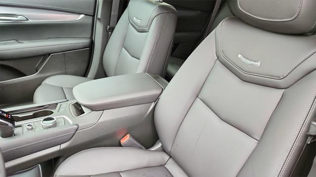 new 2025 Cadillac XT5 car, priced at $48,530