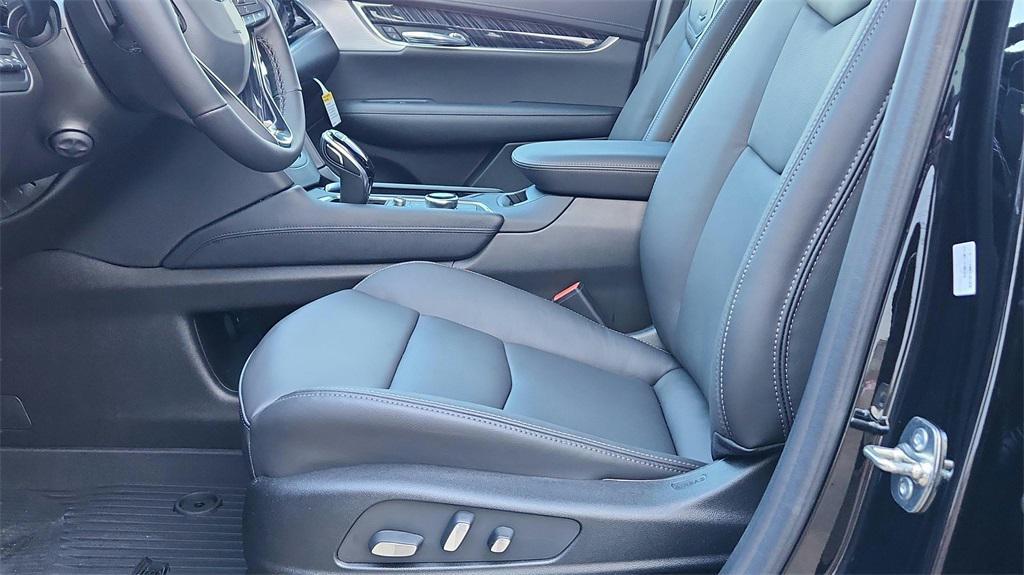 new 2025 Cadillac XT6 car, priced at $60,333