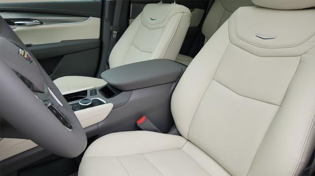 new 2025 Cadillac XT5 car, priced at $57,695