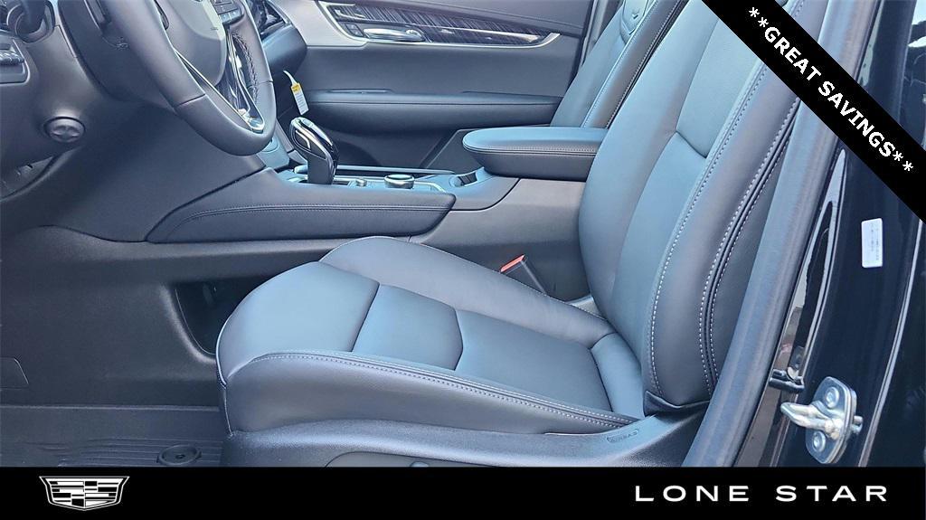 new 2025 Cadillac XT6 car, priced at $54,215