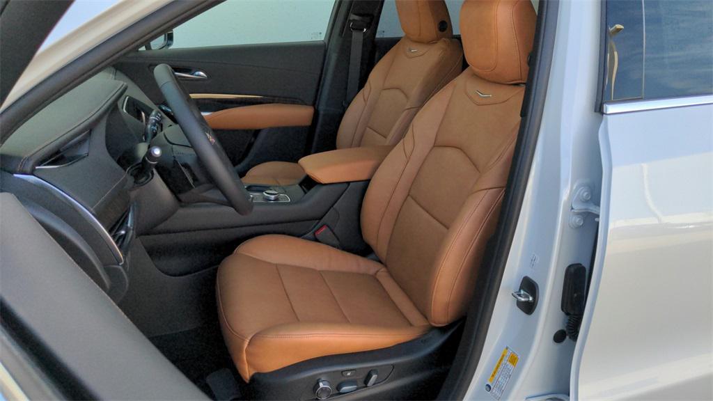 used 2022 Cadillac XT4 car, priced at $27,500