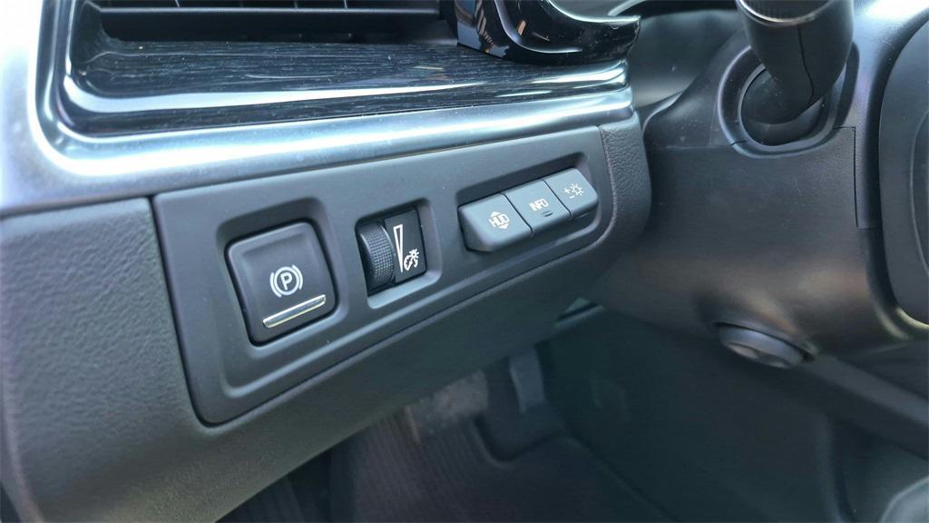 new 2025 Cadillac XT5 car, priced at $55,208