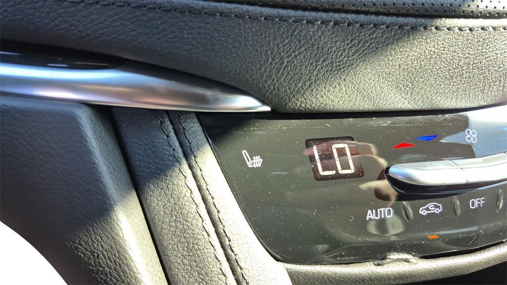 new 2025 Cadillac XT5 car, priced at $55,208