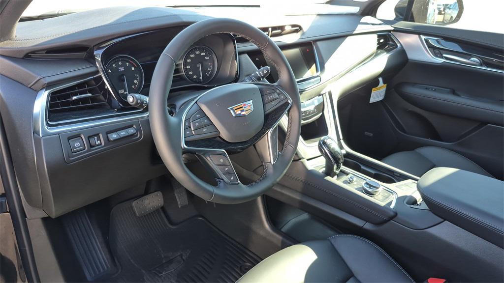 new 2025 Cadillac XT5 car, priced at $55,208