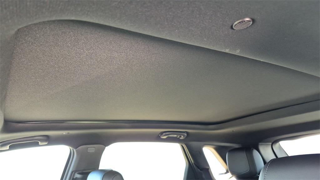 new 2025 Cadillac XT5 car, priced at $55,208