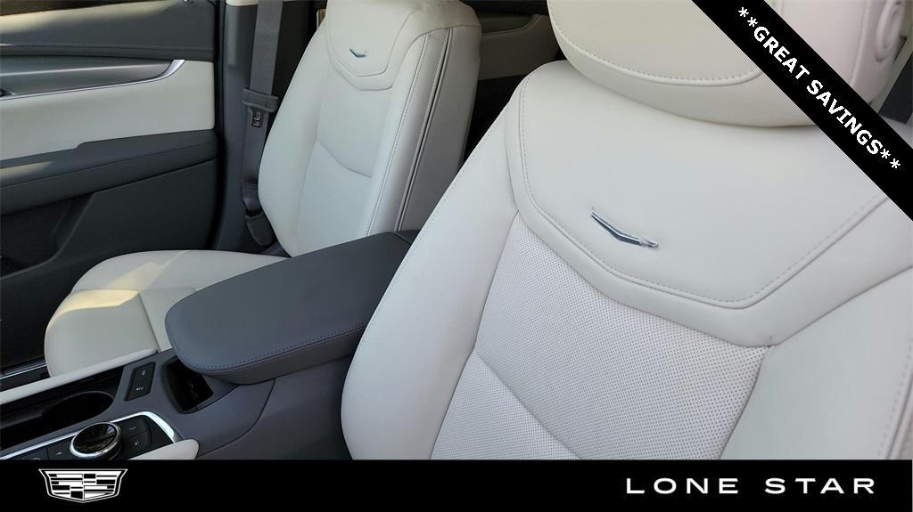 new 2025 Cadillac XT5 car, priced at $49,327