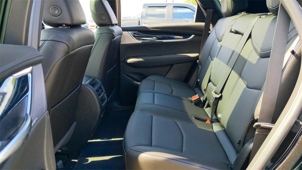 new 2025 Cadillac XT5 car, priced at $55,380