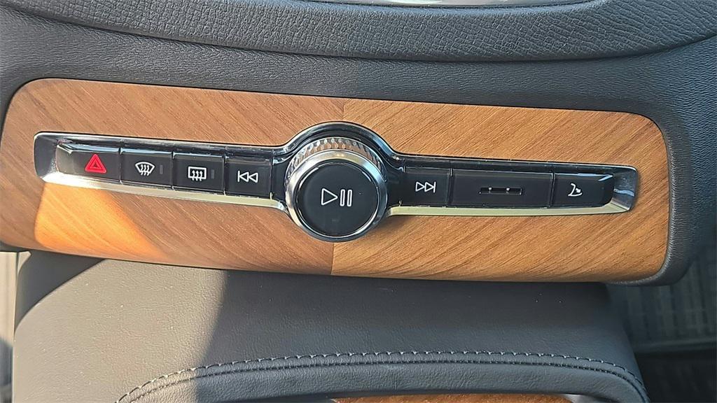 used 2025 Volvo XC90 Plug-In Hybrid car, priced at $59,294