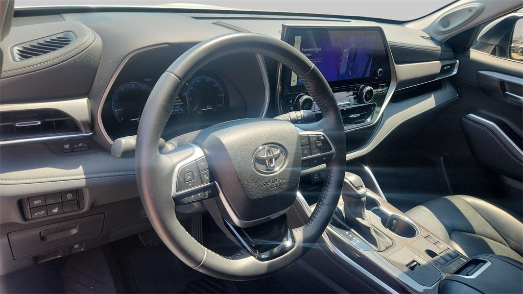 used 2024 Toyota Highlander car, priced at $43,200