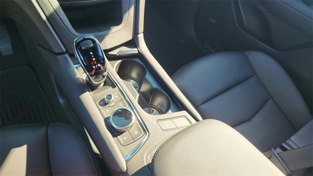 new 2025 Cadillac XT5 car, priced at $45,212