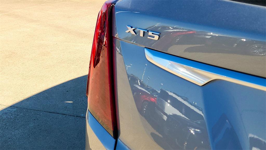 new 2025 Cadillac XT5 car, priced at $45,212