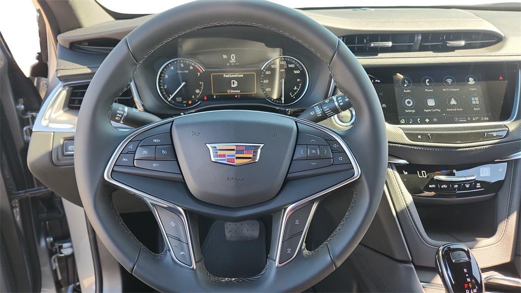 new 2025 Cadillac XT5 car, priced at $45,212