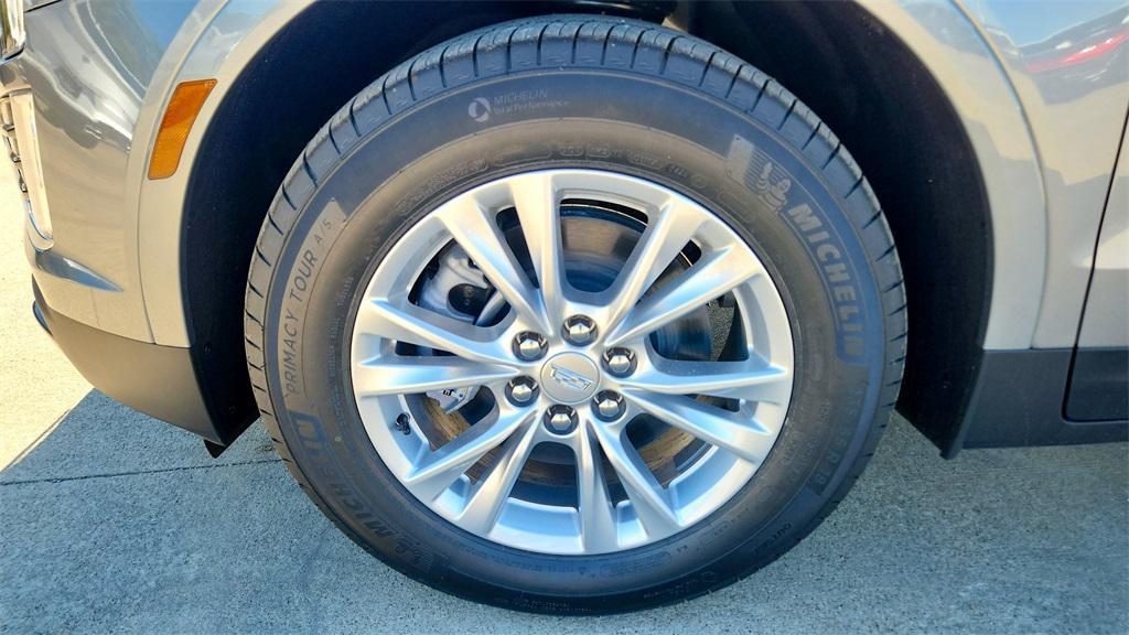 new 2025 Cadillac XT5 car, priced at $45,212