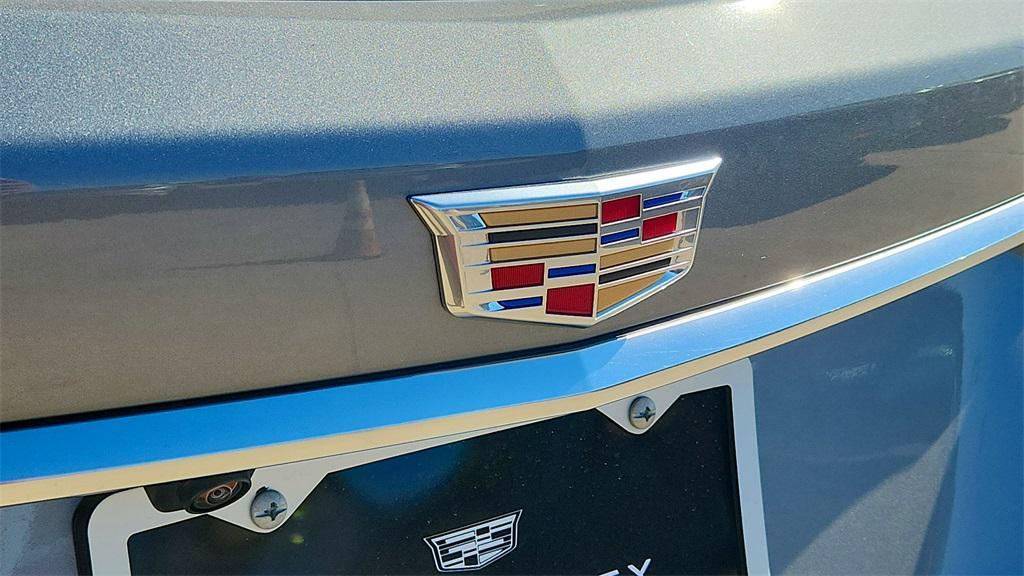 new 2025 Cadillac XT5 car, priced at $45,212