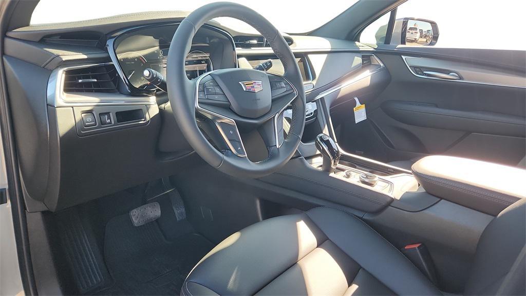 new 2025 Cadillac XT5 car, priced at $45,212