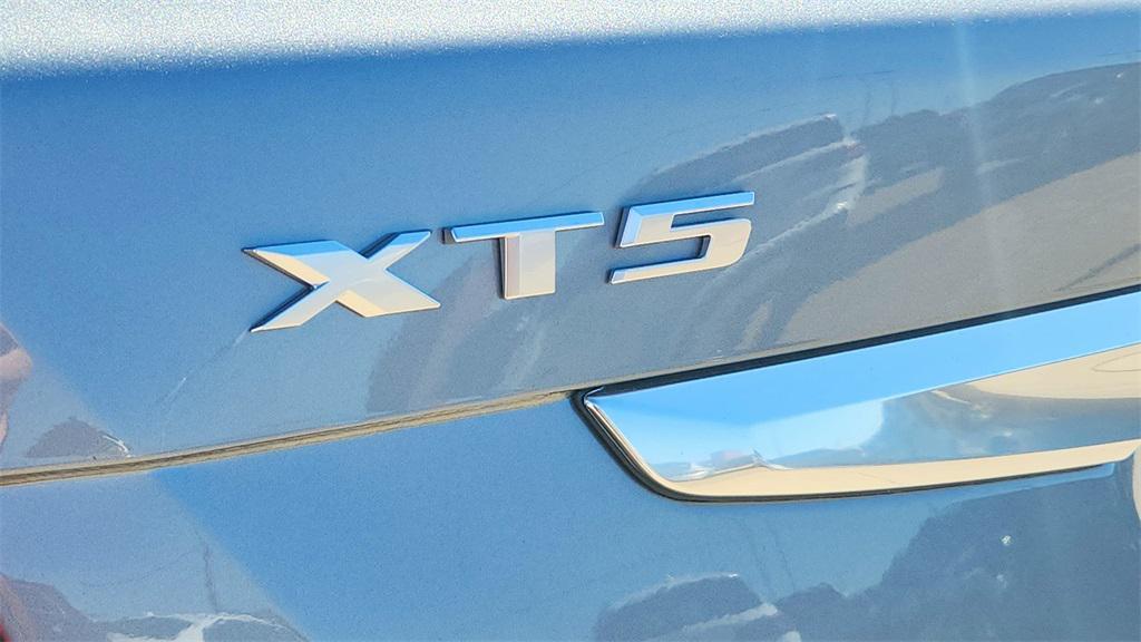 new 2025 Cadillac XT5 car, priced at $45,212