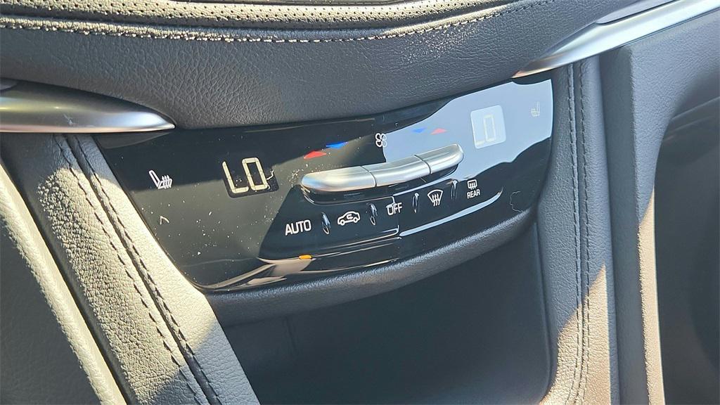 new 2025 Cadillac XT5 car, priced at $45,212