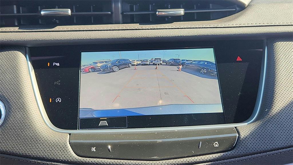 new 2025 Cadillac XT5 car, priced at $45,212