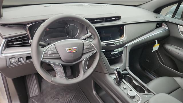 new 2025 Cadillac XT5 car, priced at $45,810