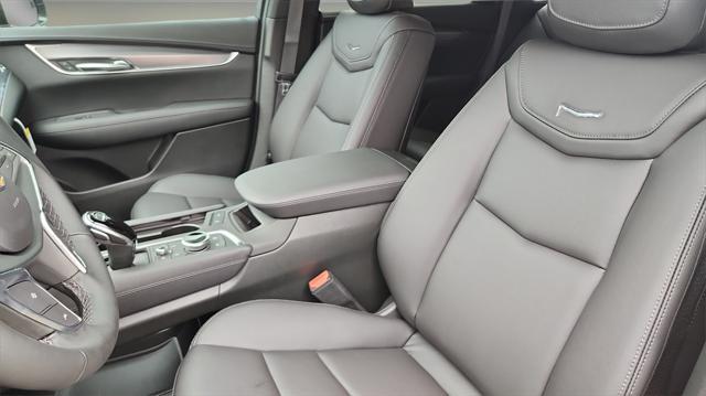 new 2025 Cadillac XT5 car, priced at $47,305
