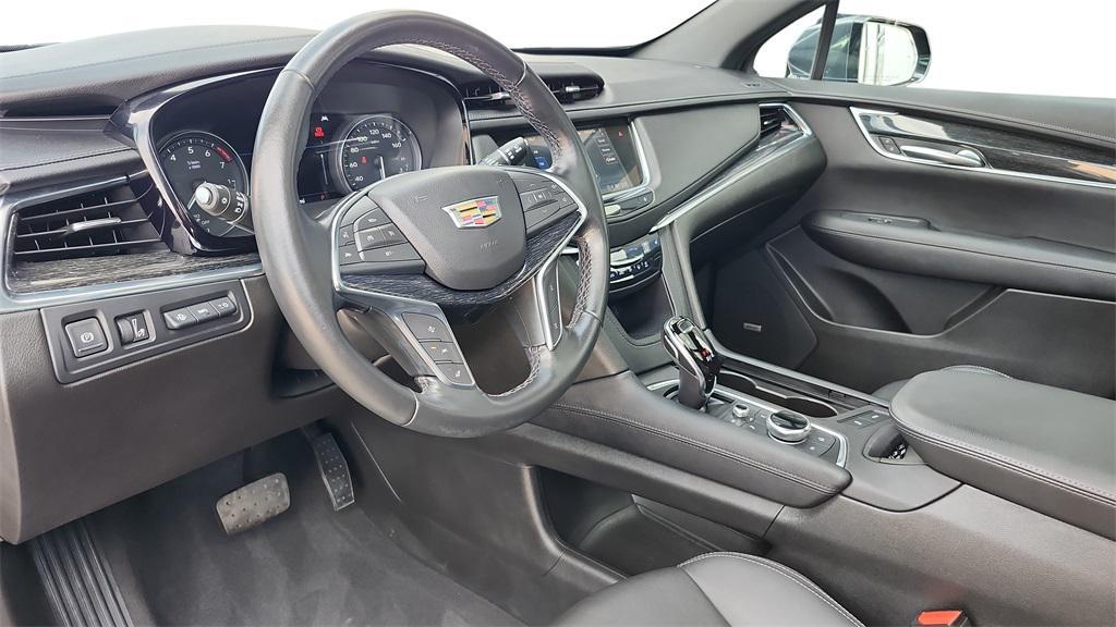 used 2021 Cadillac XT5 car, priced at $27,900