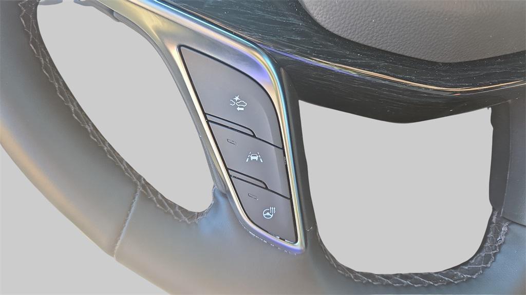 used 2025 Cadillac XT5 car, priced at $40,194