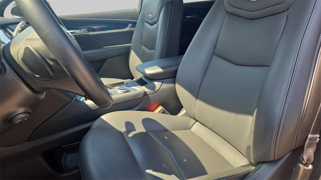 used 2025 Cadillac XT5 car, priced at $40,194