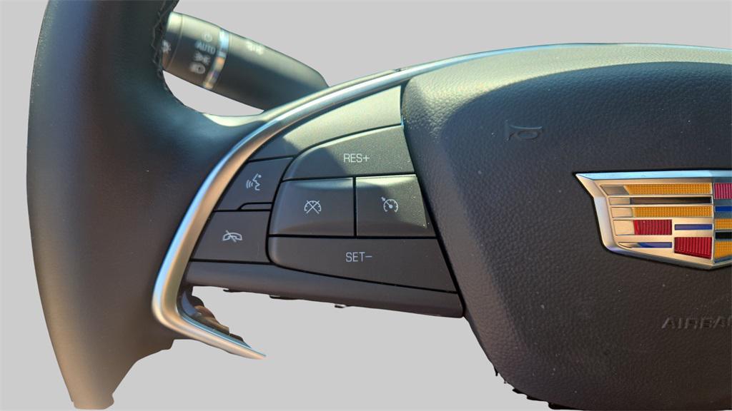 used 2025 Cadillac XT5 car, priced at $40,194