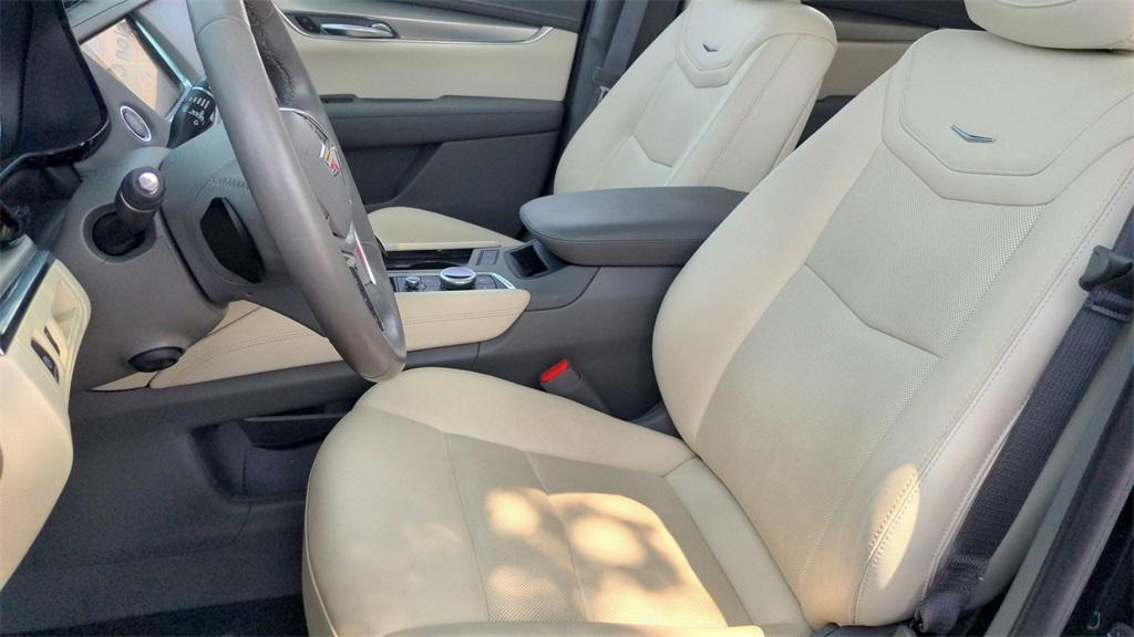 used 2020 Cadillac XT5 car, priced at $23,200