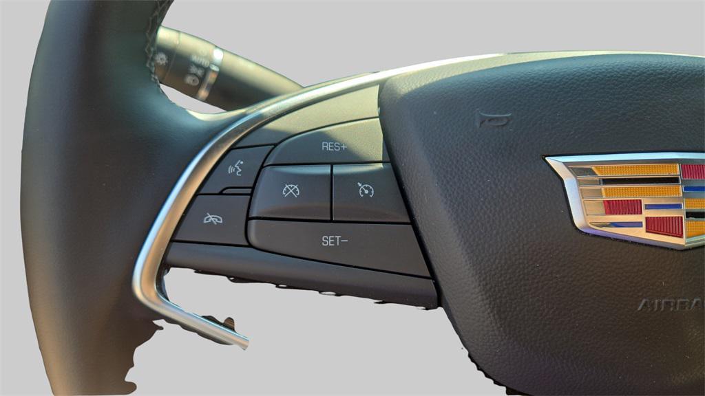 used 2025 Cadillac XT5 car, priced at $41,900