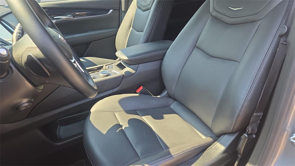 used 2025 Cadillac XT5 car, priced at $41,900