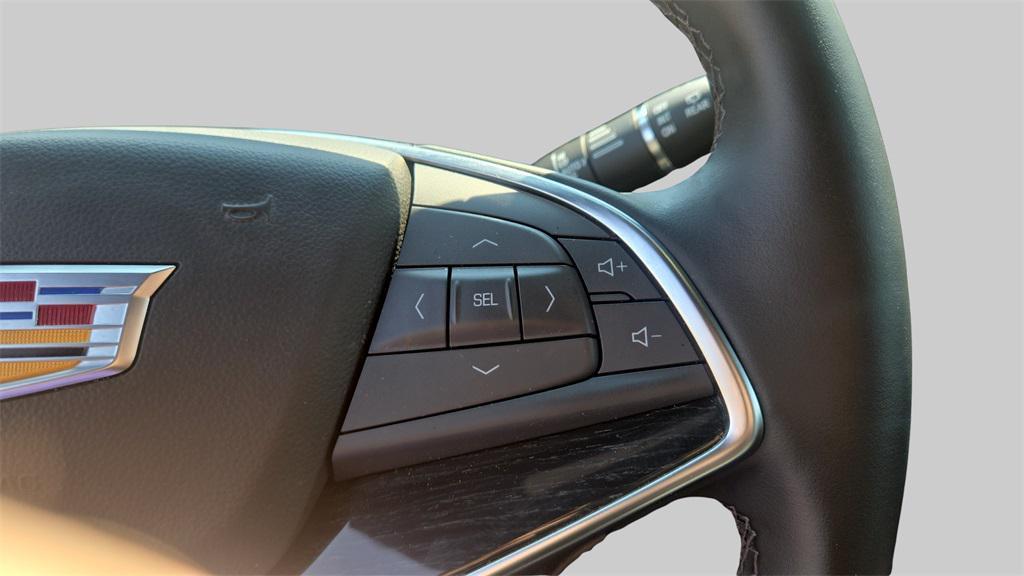 used 2025 Cadillac XT5 car, priced at $41,900