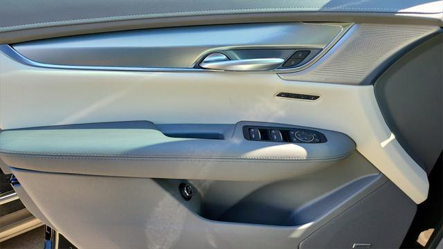 new 2025 Cadillac XT5 car, priced at $56,080