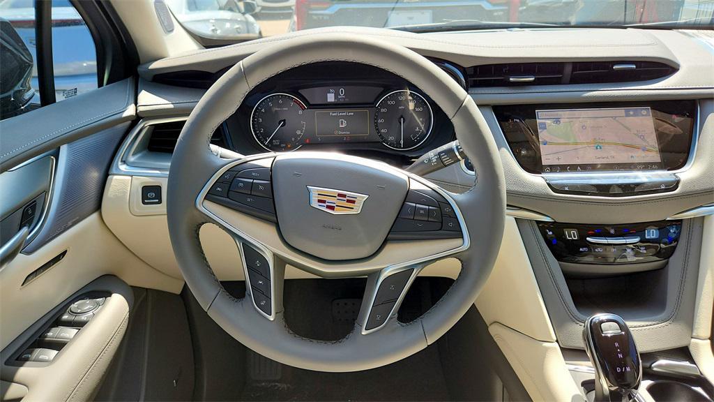 new 2025 Cadillac XT5 car, priced at $56,080