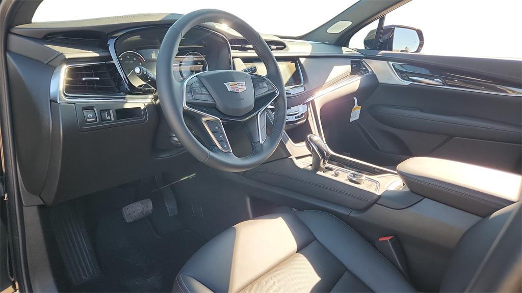 new 2025 Cadillac XT5 car, priced at $54,228