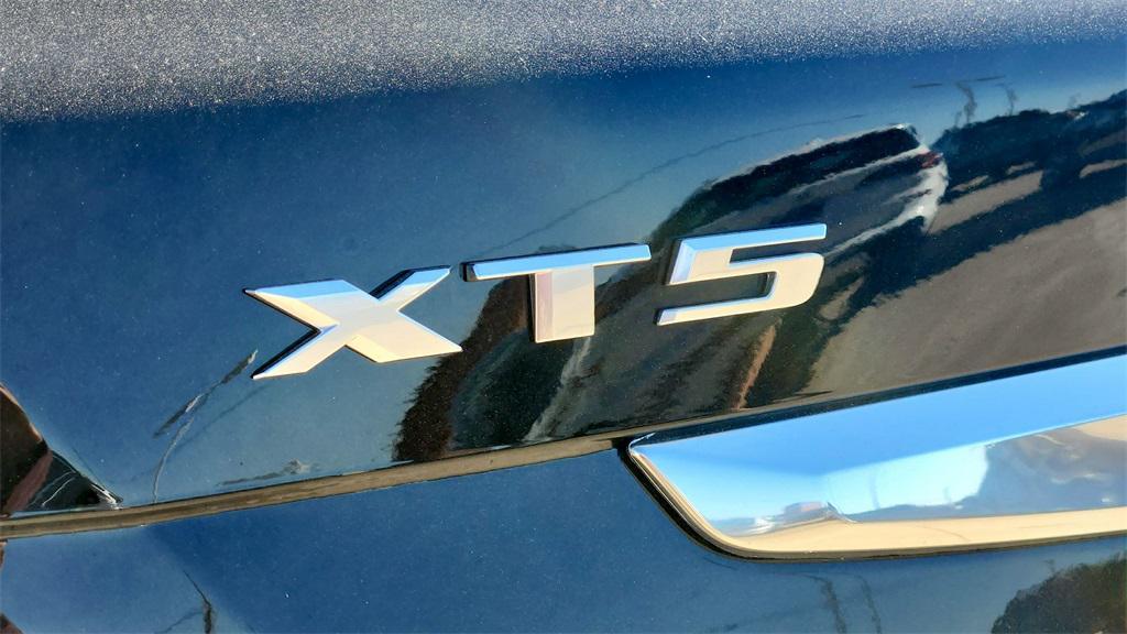 new 2025 Cadillac XT5 car, priced at $54,228