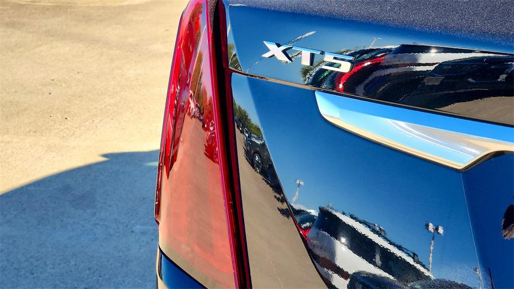 new 2025 Cadillac XT5 car, priced at $54,228