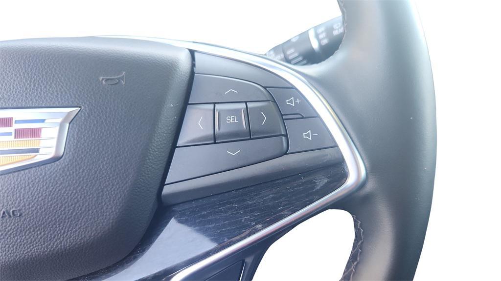 used 2025 Cadillac XT5 car, priced at $40,500