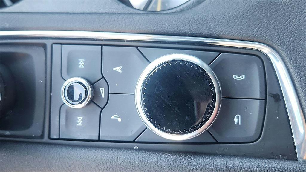 used 2025 Cadillac XT5 car, priced at $40,500