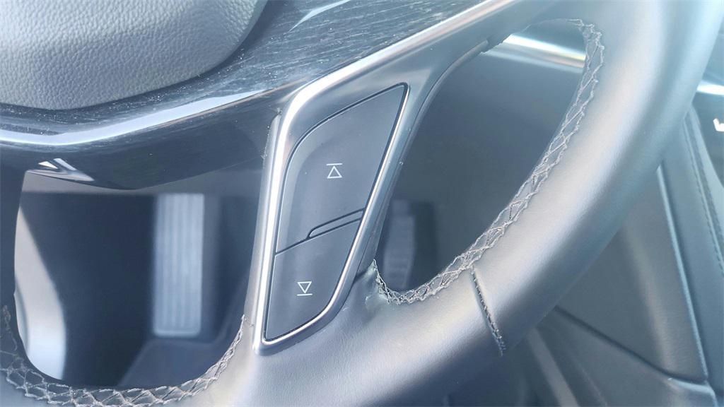 used 2025 Cadillac XT5 car, priced at $40,500