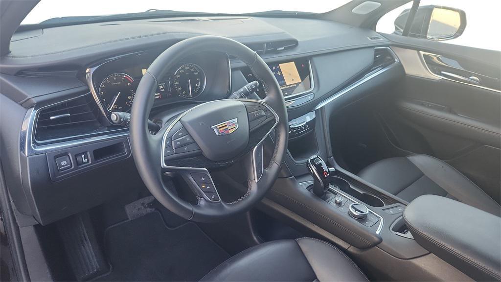 used 2025 Cadillac XT5 car, priced at $40,500