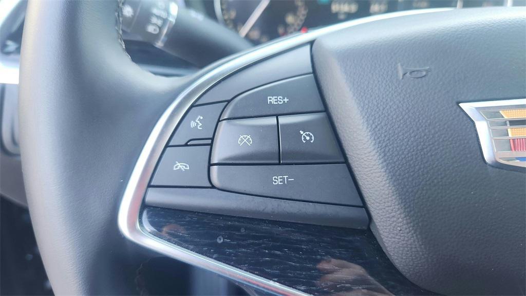 used 2025 Cadillac XT5 car, priced at $40,500