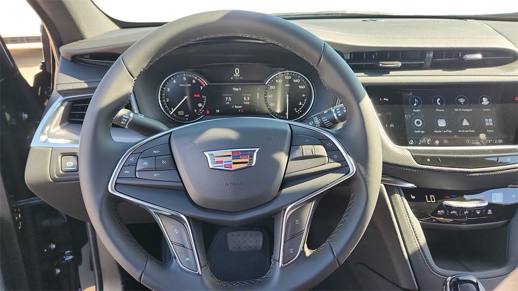 new 2025 Cadillac XT5 car, priced at $45,825