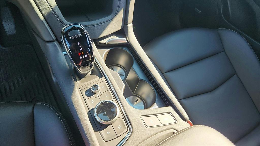 new 2025 Cadillac XT5 car, priced at $45,825