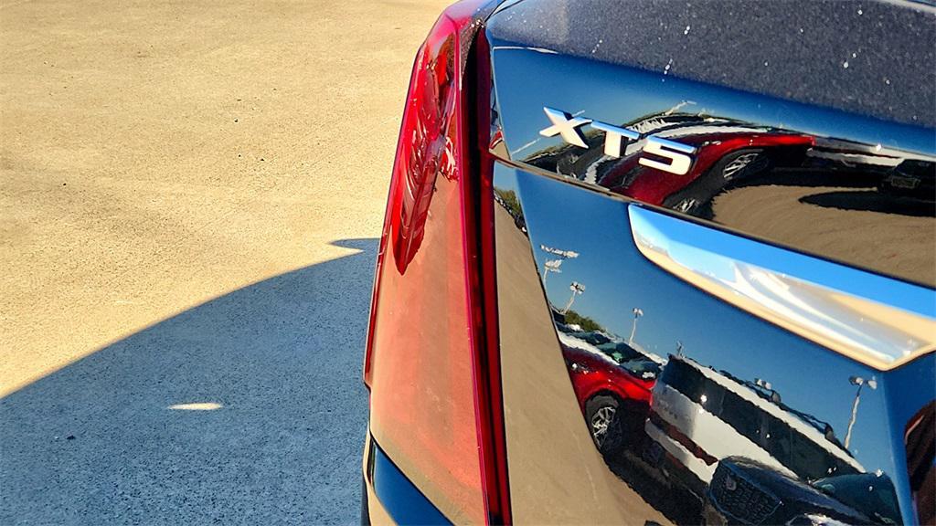 new 2025 Cadillac XT5 car, priced at $45,825